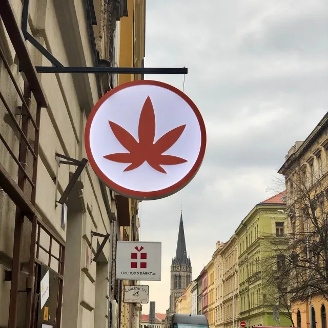 Historische Aufnahme des Hempa-Schildes an der Vlkova in Prag; aktueller Betrieb unbestätigt