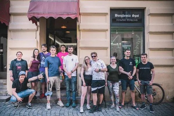 Bonghemia Spot Hradec Králové storefront with team outside