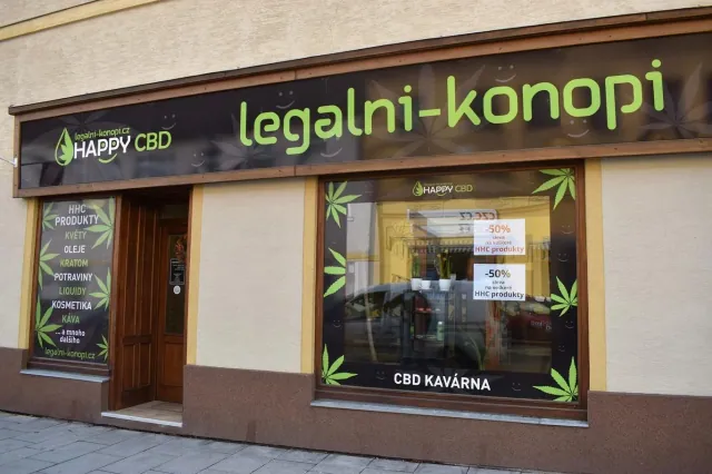 Vnější pohled na prodejnu Happy CBD a legalni-konopi.cz v Písku na třídě Národní svobody 173