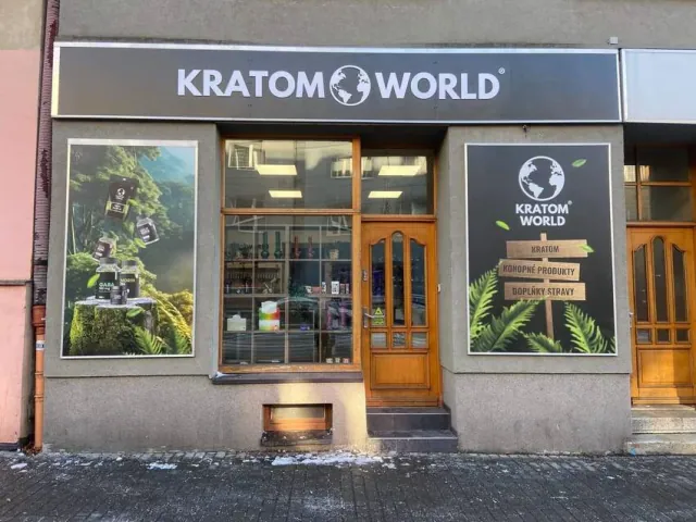 Výloha prodejny Kratom World v ulici 28. října 857/271 v Ostravě