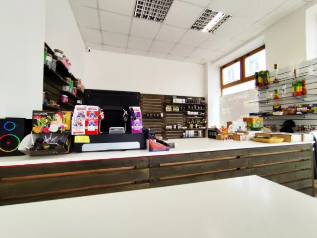 Interiér prodejny Happy CBD Znojmo s prodejním pultem a regály