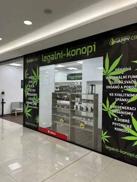 Prodejna Happy CBD Tábor v OD Dvořák s označením legalni-konopi a Happy CBD
