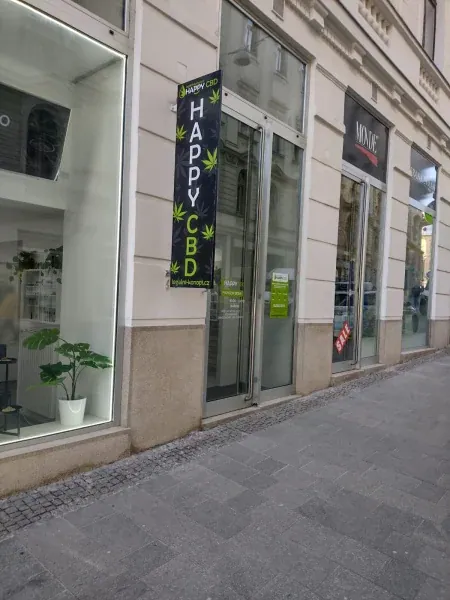 Seitenansicht des Happy-CBD-Geschäfts in Brünn